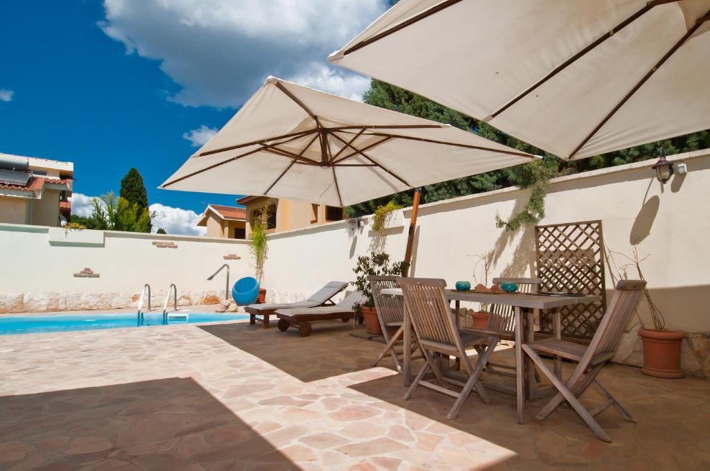 Gentarrubia Bed and Breakfast Capoterra Exteriör bild