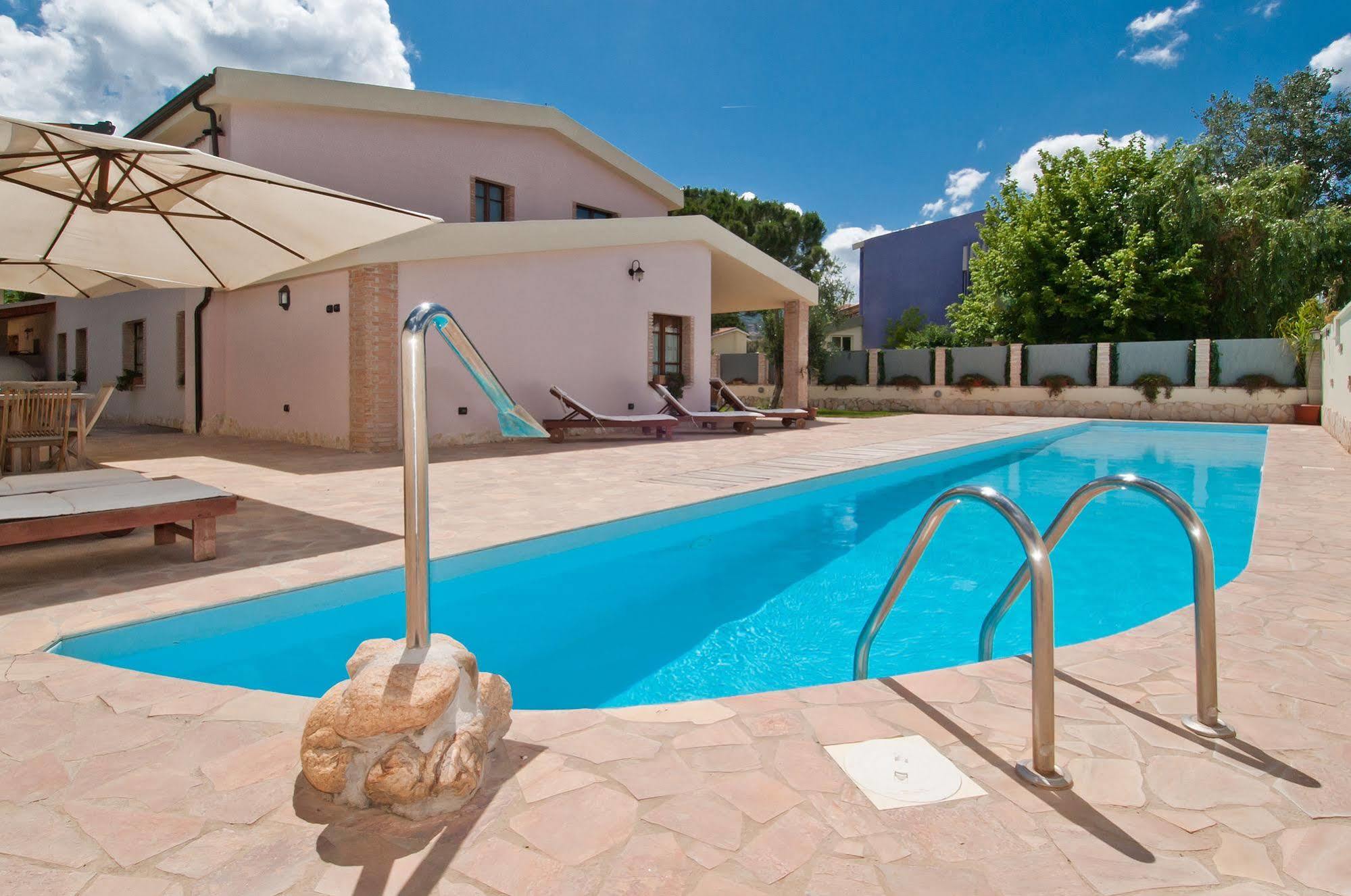 Gentarrubia Bed and Breakfast Capoterra Exteriör bild